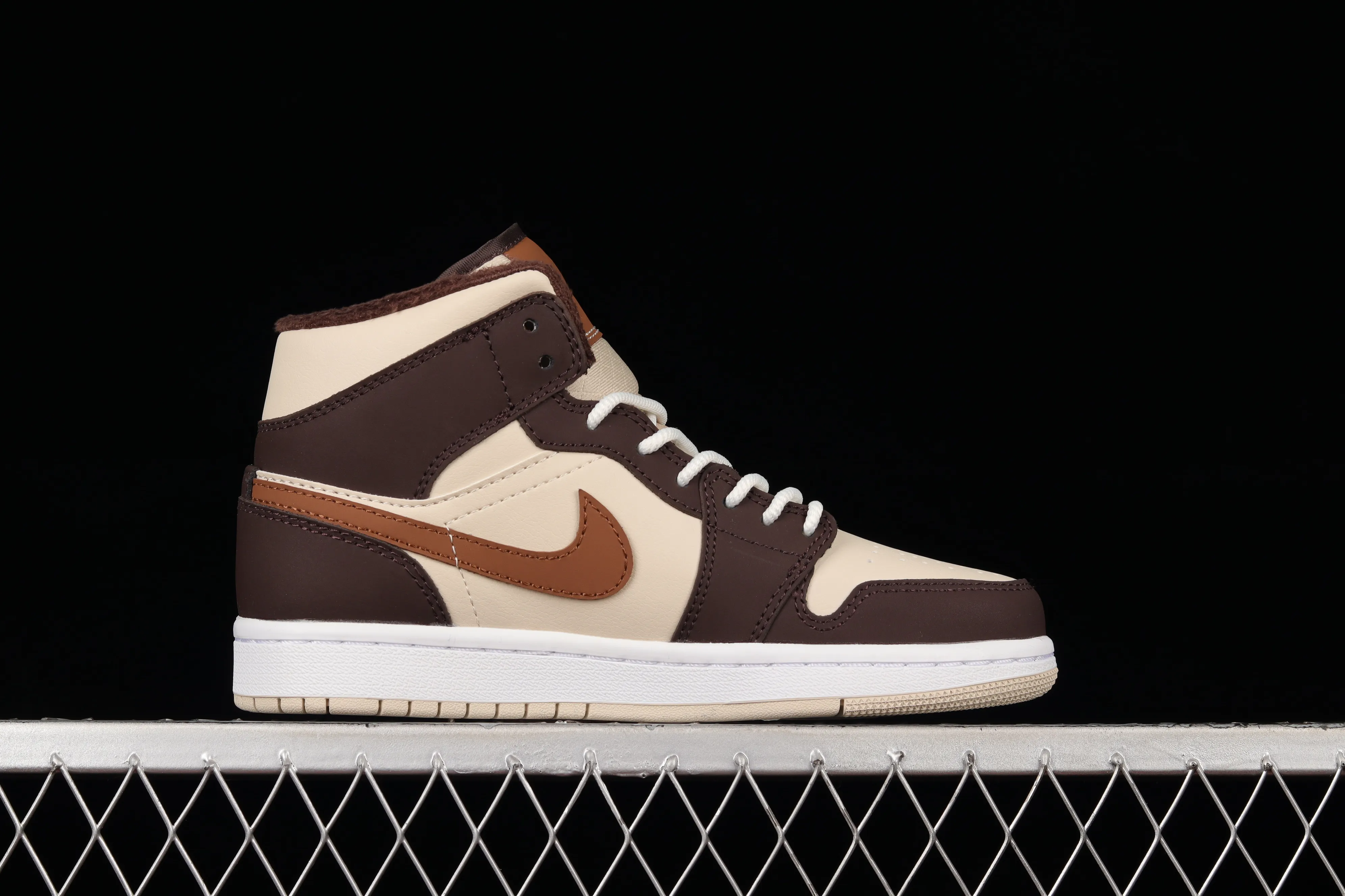 All categories Air Jordan Jordan series basketball shoes Air Jordan 1 Mid G version pure original Air Jordan 1 Mid SE AJ1 Joe 1 meter brown mid-top retro basketball shoes DO6699-200